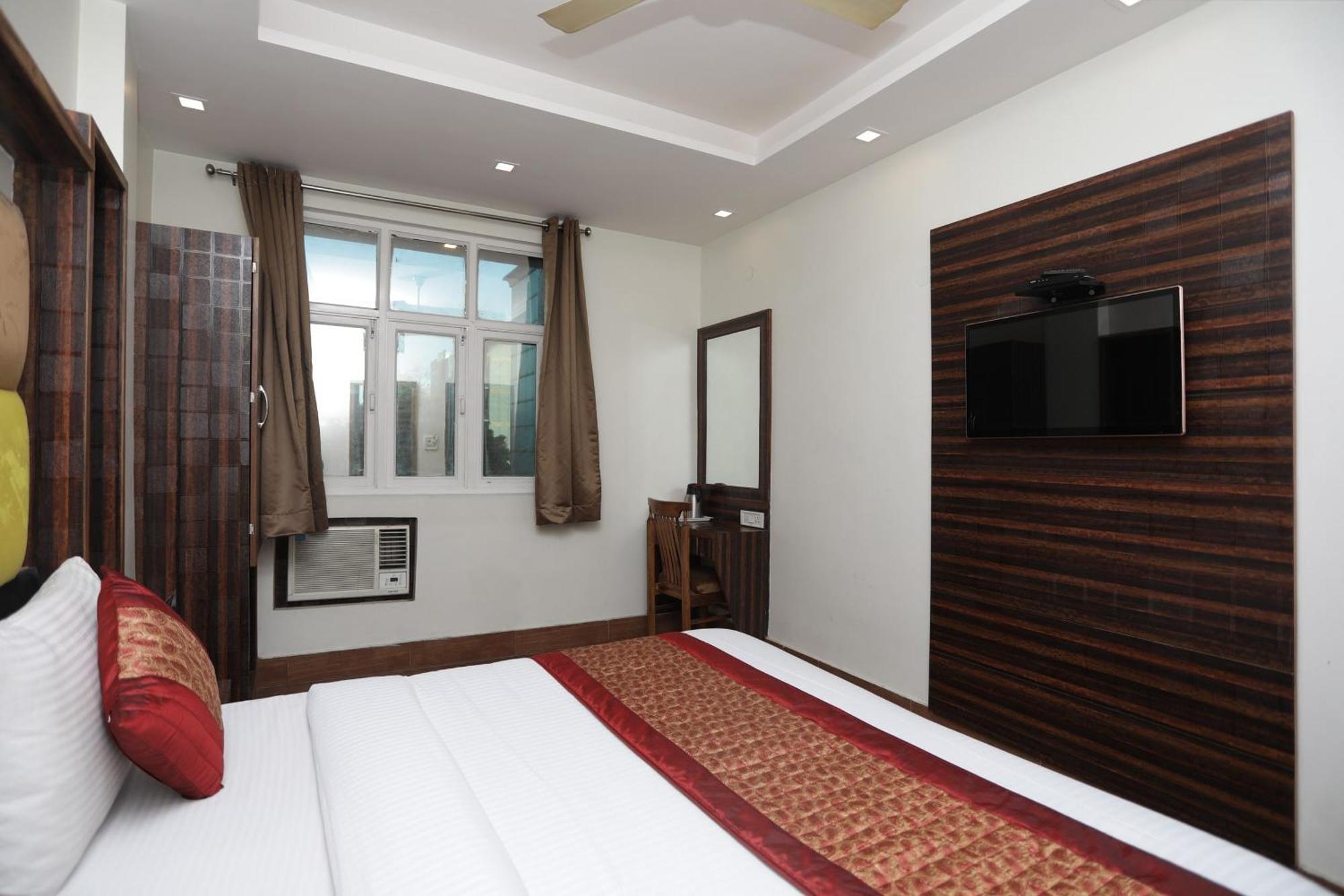 Hotel O Sun Palace Делхи Екстериор снимка
